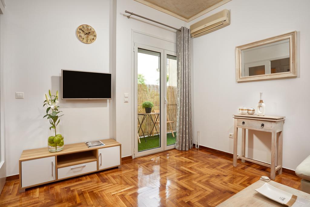Modern And Cozy In The Centre Of Athènes